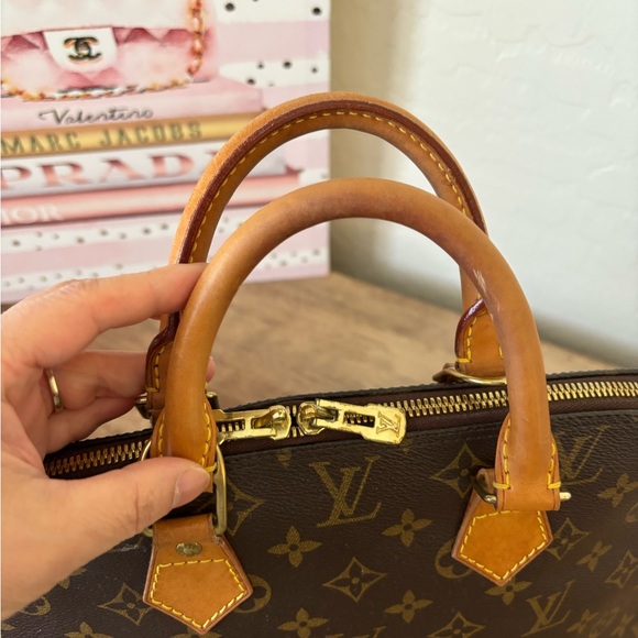 Louis Vuitton Monogram Alma - Picture 6 of 17